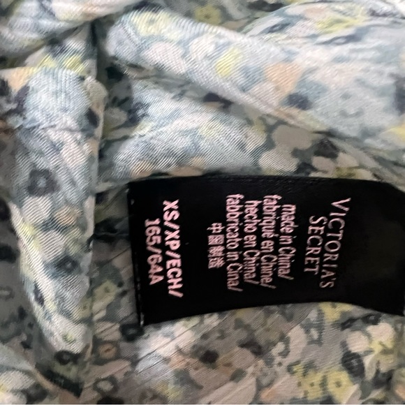 Victoriaβs Secret two-piece set pajamas, shorts and tank top floral cream lace - Picture 5 of 5